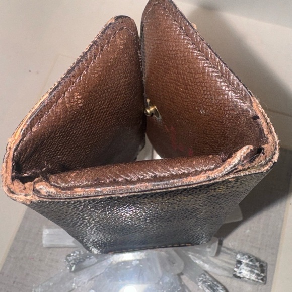 Authentic Louis Vuitton Damier Key Ring Holder - Picture 5 of 12